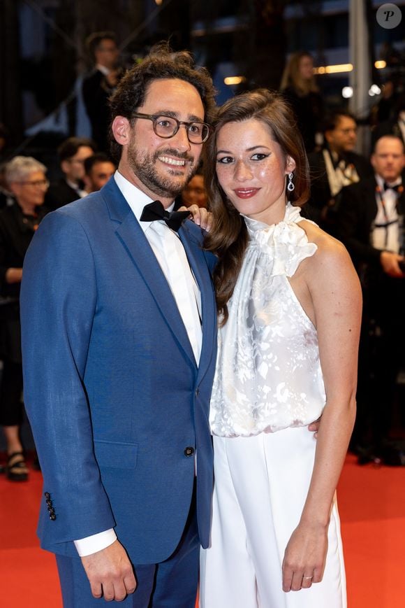 Thomas Hollande, sa femme Emilie Broussouloux - Montée des marches du film "R.M.N." lors du 75ème Festival International du Film de Cannes, le 21 mai 2022.
© Cyril Moreau / Bestimage