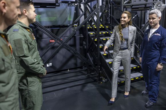 Kate Middleton visite la RAF Coningsby, dans le Lincolnshire, le 2 octobre 2025.

Photo : Julien Burton / Bestimage