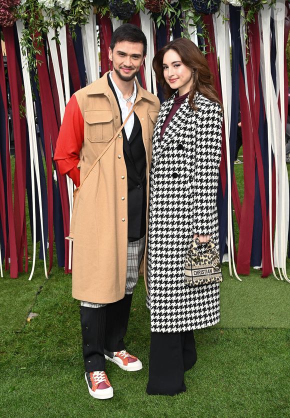 Billy Crawford et sa femme Coleen Garcia - Qatar Prix de l'Arc de Triomphe à l'hippodrome Paris Longchamp le 2 octobre 2022. © Coadic Guirec/Bestimage/Bestimage