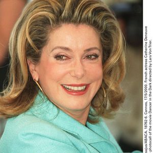 © Hahn-Cassajus/ABACA. Cannes, 17/5/2000. L'actrice française Catherine Deneuve pose lors du photocall du film Dancer in the Dark réalisé par Lars Von Trier.