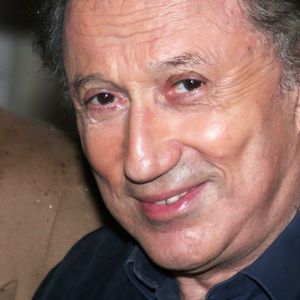 Michel Drucker - Arrivées à la soirée "La nuit de la déprime" aux Folies Bergère à Paris. Le 3 février 2020 © Panoramic / Bestimage