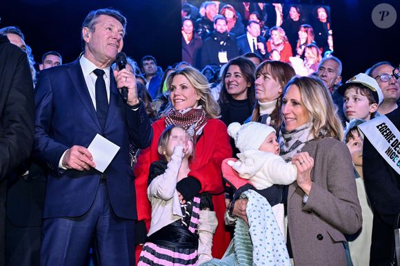 Christian Estrosi, le maire de Nice, sa femme Laura Tenoudji Estrosi, leur fille Bianca, Sarah Doraghi, Isabelle Siri, la productrice de télévision, et Maud Fontenoy, la navigatrice et son 5eme enfant, sa fille Eléa, durant la soirée d'ouverture de la 140eme édition du Carnaval de Nice "Roi des Oceans" à Nice, le 15 février 2025. Le Carnaval se déroule du 12 février au 2 mars 2025. © Bruno Bebert/Bestimage