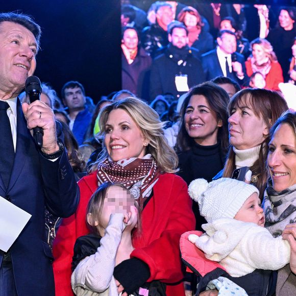 Christian Estrosi, le maire de Nice, sa femme Laura Tenoudji Estrosi, leur fille Bianca, Sarah Doraghi, Isabelle Siri, la productrice de télévision, et Maud Fontenoy, la navigatrice et son 5eme enfant, sa fille Eléa, durant la soirée d'ouverture de la 140eme édition du Carnaval de Nice "Roi des Oceans" à Nice, le 15 février 2025. Le Carnaval se déroule du 12 février au 2 mars 2025. © Bruno Bebert/Bestimage