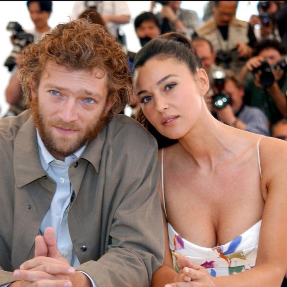 Deva Cassel a été comblée par la rencontre entre ses parents et son compagnon

L'actrice Monica Bellucci et l'acteur Vincent Cassel, posent pour les photographes lors d'un photocall pour le film « Irréversible », réalisé par Gaspar Noé, dans le cadre du 55e Festival de Cannes. Le 24 mai 2002. © Hahn-Nebinger-Petit/ABACA. 34999-3. Cannes (France), 24 mai 2002.