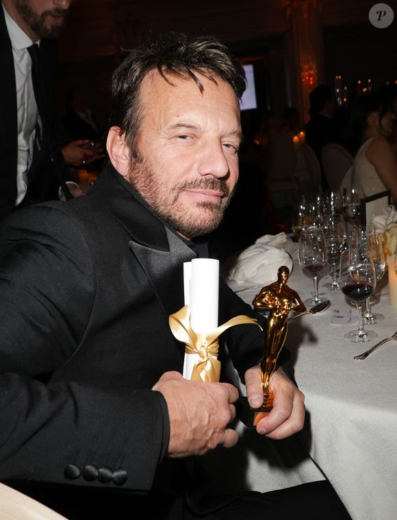 "J'ai pensé à mes parents, à mes enfants (il en a deux autres : Jules, né en 1995 de son union avec l'actrice Patricia Franchino, et Emma-Rose, née de ses amours avec la DJ Angie Vu Ha en 2018, ndlr), et au gamin que j'étais et sur lequel personne n'aurait misé. Je me suis dit que j'avais quelque chose de bien pour mon pays. Ce n'est pas facile de réussir les choses dans la vie."

Samuel Le Bihan - 47ème édition du Gala "Best Awards" à l'hôtel Four Seasons Hôtel George V à Paris le 28 janvier 2025. © Coadic Guirec/Bestimage
