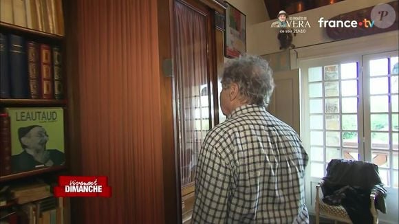 Pierre Perret dans sa maison de Nangis, en Seine-et-Marne, son havre de paix avec piscine. Les images ont été diffusés dans "Vivement dimanche" sur France 3, le 16 novembre 2025.

Photo : Capture d'écran / France 3