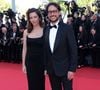 La journaliste et épouse de Thomas Hollande s'est envolée pour l'Indonésie, un archipel qui lui est particulièrement cher puisqu'il s'agit de son pays de cœur et de ses racines maternelles. 

Emilie Broussouloux et son mari Thomas Hollande - Montée des marches du film « Karma » lors du 79ème Festival International du Film de Cannes, le 15 mai 2026. © Jacovides-Moreau / Bestimage