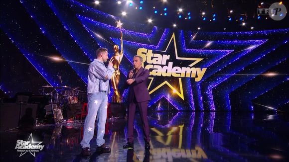 Théo L, éliminé de la "Star Academy" et rejoint par sa complice Léane sur le plateau de TF1, samedi 29 novembre 2025.