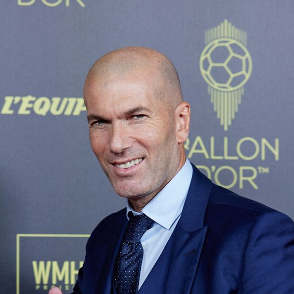 Zinédine Zidane, légende absolue du football français, voit désormais ses enfants briller à leur tour sur le terrain.

Zinedine Zidane - Photocall de la 66ème cérémonie du Ballon d’Or au Théâtre du Chatelet à Paris. 

© Cyril Moreau/Bestimage