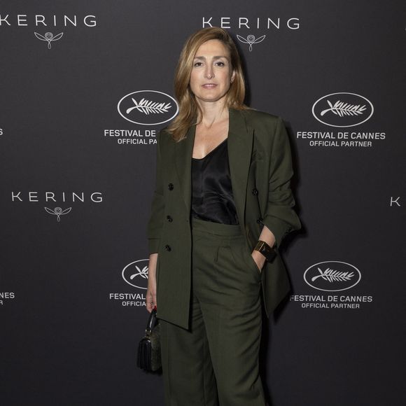 L'actrice aurait assuré, selon "Libération", qu'elle n'était "pas du tout au courant" que l'entreprise qui a financé son film était impliquée dans la vente d'avions à l'Inde. 

Julie Gayet - Photocall du dîner "Women In Motion, Kering", Place de la Castre, lors du 78ème Festival International du Film de Cannes le 18 mai 2025. © Olivier Borde/Bestimage