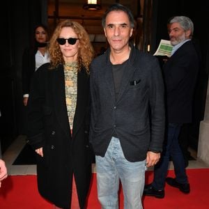 En août 2026, Vanessa Paradis et Samuel Benchetrit ont annoncé leur séparation après près de dix ans de vie commune.

Vanessa Paradis et Samuel Benchetrit lors de l'anniversaire de l'hôtel Les Jardins du Faubourg à Paris le 9 juin 2022.

© Veeren / Bestimage