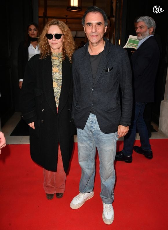 En août 2026, Vanessa Paradis et Samuel Benchetrit ont annoncé leur séparation après près de dix ans de vie commune.

Vanessa Paradis et Samuel Benchetrit lors de l'anniversaire de l'hôtel Les Jardins du Faubourg à Paris le 9 juin 2022.

© Veeren / Bestimage