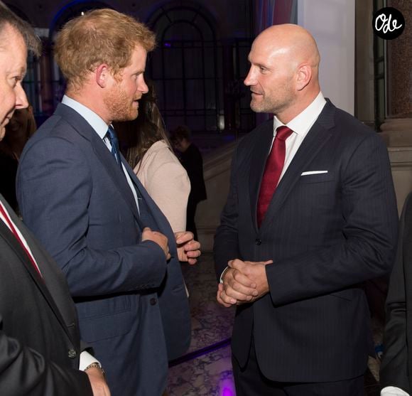 Cette décision intervient alors que l’ancien troisième ligne traverse d’importantes difficultés financières et a été déclaré en faillite en 2025.

Lawrence Dallaglio - Le prince Harry lors de la soirée "Welcome Party", organisée par la "Rugby Football Union (RFU)", à l'occasion de la Coupe du Monde de Rugby, qui débutera le 18 septembre au soir.
