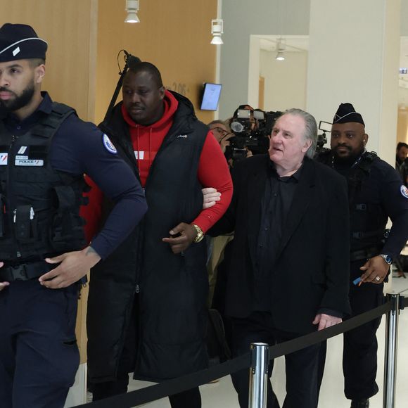 Gérard Depardieu -  Arrivées au procès de Gérard Depardieu pour agressions sexuelles sur deux femmes lors d'un tournage de film en 2021, au tribunal correctionnel de Paris.
Le 27 mars 2025.

© Clovis / Guignebourg / Bestimage