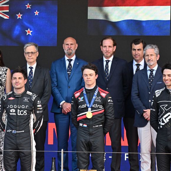 Andrea Casiraghi, sa femme Tatiana Santo Domingo lors de la remise des prix avec Jeff Dodds, le PDG de la Formula E, Mike Fries, le CEO de Liberty Global, Michel Ferry, le commissaire général de l'Automobile Club de Monaco et le directeur des Grands Prix, Lionel Beffre, Conseiller de Gouvernement-Ministre de l'Intérieur, durant le Monaco E-Prix 2026, Round 9, le 16 mai 2026. © Bruno Bebert / Bestimage