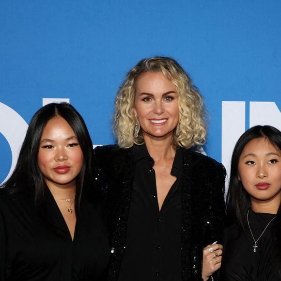 Laeticia Hallyday et ses filles Joy et Jade au vernissage de l'exposition "Johnny Hallyday, l'exposition" au Palais des Expositions à Paris. 

Photo : Dominique Jacovides / Bestimage