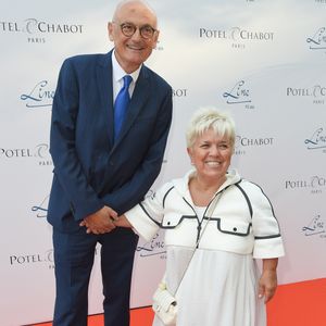 Ils résident aujourd'hui tous les deux à Vaison-la-Romaine, en Provence

Mimie Mathy et son mari Benoist Gérard - Soirée du 90ème anniversaire de Line Renaud sur le Bateau Potel et Chabot "Pavillon Seine" à Paris le 2 juillet 2018. © Coadic Guirec/Bestimage