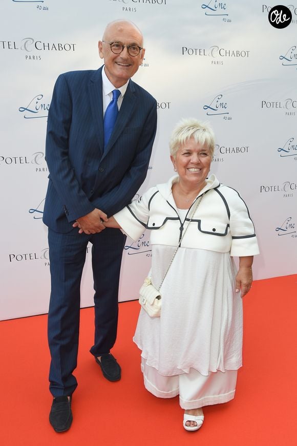Ils résident aujourd'hui tous les deux à Vaison-la-Romaine, en Provence

Mimie Mathy et son mari Benoist Gérard - Soirée du 90ème anniversaire de Line Renaud sur le Bateau Potel et Chabot "Pavillon Seine" à Paris le 2 juillet 2018. © Coadic Guirec/Bestimage