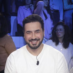 Exclusif - Moundir - Sur le plateau de l'émission TPMP (Touche Pas à Mon Poste) présentée en direct par C.Hanouna et diffusée sur C8 le 4 décembre 2023. © Jack Tribeca / Bestimage