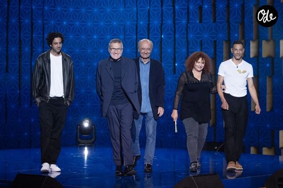 Exclusif - Laurent Ruquier, Arielle Dombasle, Valerie Mairesse, Philippe Geluck, Steevy Boulay, Max Boublil, Faustine Bollaert lors de l'enregistrement de l'émission "La Boîte à secrets", présentée par F.Bollaert et diffusée le 16 octobre sur France 3, à Paris, France, le 29 septembre 2026. © Cyril Moreau/Bestimage