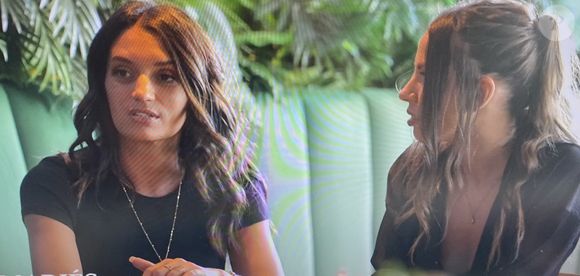 Il faudra cependant encore attendre l'épisode suivant pour connaître le dénouement de ctte histoire. Marina va-t-elle dire "oui" et passer outre ou au contraire dire "non" et fuir ?

Marina sur le point de rencontrer son futur mari David dans "Mariés au premier regard".