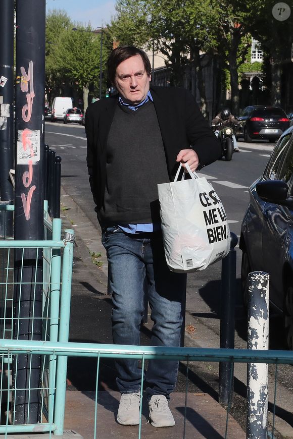 Pierre Palmade est sorti de la prison de Bordeaux, il purgera sa peine sous bracelet électronique à son domicile. Le 16 avril 2025
L’humoriste, à qui un aménagement de peine a été accordé pour purger sa condamnation après un grave accident de la route en Seine-et-Marne, a quitté ce mercredi matin la prison de Gradignan, près de Bordeaux. Agence / Bestimage