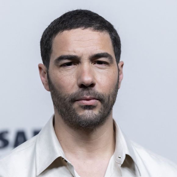 Tahar Rahim est un acteur reconnu, mais aussi un entrepreneur discret.

Tahar Rahim - Photocall du dîner des Révélations César 2026 à l'Elysée Montmartre à Paris, France.
 
© Olivier Borde / Bestimage