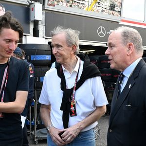 Jean Arnault, Bernard Arnault, Albert II de Monaco - Les célébrités et pilotes dans les stands la veille du Grand Prix de Formule 1 (F1) de Monaco le 24 mai 2025. © Lionel Urman / Bestimage
