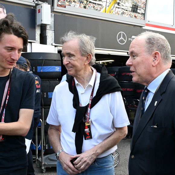 Jean Arnault, Bernard Arnault, Albert II de Monaco - Les célébrités et pilotes dans les stands la veille du Grand Prix de Formule 1 (F1) de Monaco le 24 mai 2025. © Lionel Urman / Bestimage