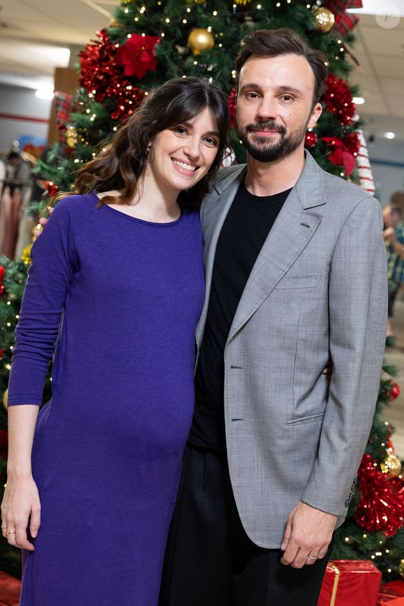 Exclusif - Marion Villa, Tom Villa en backstage du tournage de l'émission "Panique au grand magasin" diffusée le 15 décembre 2025 sur TF1. © Cyril Moreau/Bestimage