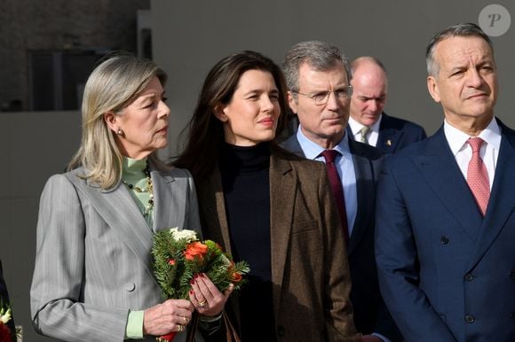 La famille princière s'est retrouvée à cette occasion.

Le prince Albert II de Monaco, la princesse Caroline de Hanovre, Charlotte Casiraghi et Mélanie-Antoinette de Massy inaugurent la médiathèque Caroline à Monaco, le 10 décembre 2025. © Bruno Bebert / Bestimage
