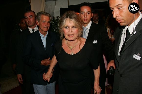Brigitte Bardot et son mari Bernard d'Ormale lors de la 6ème édition du Festival de la fiction TV à Saint-Tropez, le 18 septembre 2004. © Frédéric Piau/Bestimage