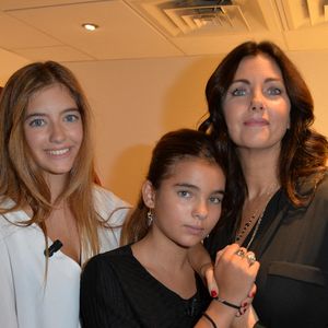 Les deux comédiens ont évoqué leur belle entente, notamment grâce à leurs filles et à la liberté artistique de Cristiana.


Elisa Huster, Toscane Huster et Cristiana Reali lors de l'enregistrement de Vivement Dimanche à Paris, France, 24 septembre 2014. Photo by Max Colin/ABACAPRESS.COM