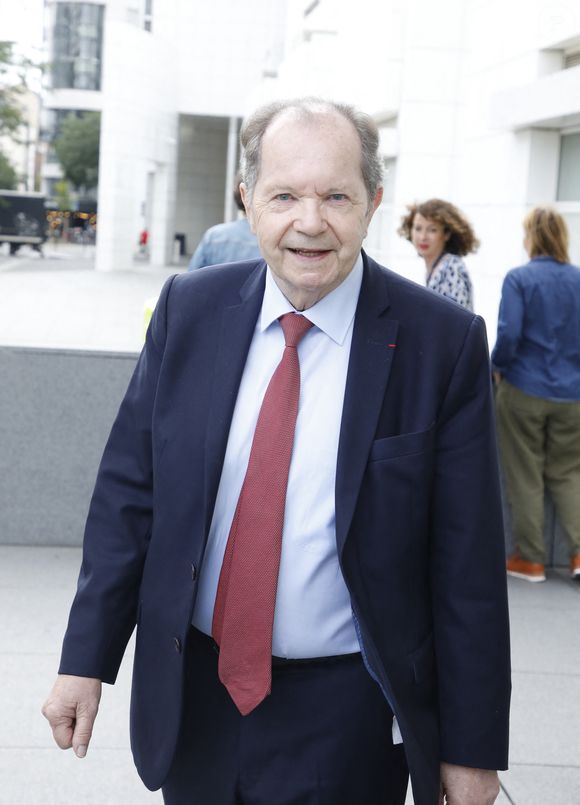 Exclusif - Philippe Bilger à la sortie des studios de Europe 1 à Paris, France, le 28 août 2023. Agence / Bestimage