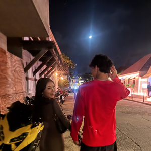 Le grand brun a accompagné cette légende de tendres photos de sa bien-aimée et lui, fusionnels et surtout très heureux. 

Capture d'écran du compte Instagram de Jade Hallyday