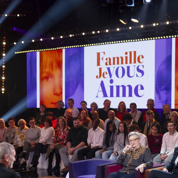 Exclusif - Helene Janssens et Jeanfi Janssens lors de l'enregistrement de l'émission "Famille je vous aime" présentée par Michel Drucker et qui sera diffusée le vendredi 29 mai sur France 3, à Paris, France, le 4 décembre 2025. © Gaffiot-Perusseau/Bestimage