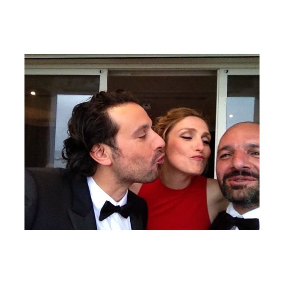Après s'être remémorée ses souvenirs avec Bruno Salomone, Julie Gayet a eu une pensée émue pour ses proches : "Je pense à tous ceux que tu aimais, à ta maman aussi… Je garderai ton sourire".

Capture d'écran Instagram de Julie Gayet.