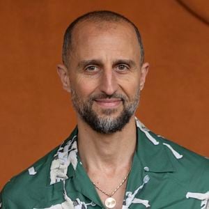 Arié Elmaleh au village lors des Internationaux de France de Tennis de Roland Garros 2025. Paris, le 27 mai 2025. Crédit Moreau / Jacovides / Bestimage