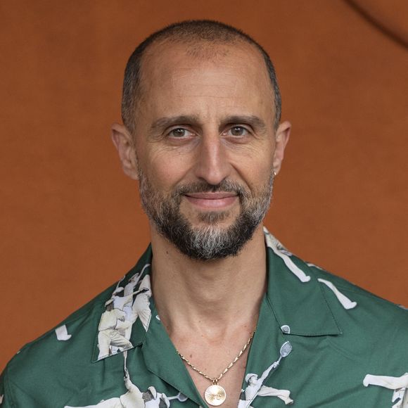 Arié Elmaleh au village lors des Internationaux de France de Tennis de Roland Garros 2025. Paris, le 27 mai 2025. Crédit Moreau / Jacovides / Bestimage