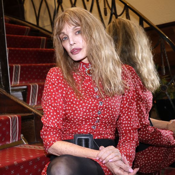 Arielle Dombasle lors de la soirée de remise du prix littéraire de la Closerie des Lilas à Paris le 6 mai 2026.

© Cédric Perrin / Bestimage