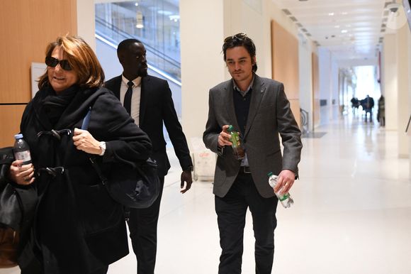 Alain-Fabien Delon et son avocate Florence Watrin arrivent au tribunal correctionnel de Paris pour avoir enregistré et diffusé avec son frère Anthony Delon une conversation de leur sœur, Anouchka, avec leur père, le 5 janvier 2024, à l'époque où les désaccords de la fratrie concernant la santé d'Alain Delon, à Paris, France, le 17 mars 2026. Anthony Delon et Anouchka sont absents. © Clément Prioli/Bestimage