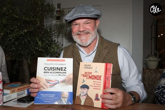 Les Chefs à Saint-Tropez fêtent les producteurs 2026. Philippe Etchebest en dédicace salle Jean Desplas, place des Lices à Saint-Tropez, le 3 mai 2026. © Jean-Marc LhomerBestimage.
