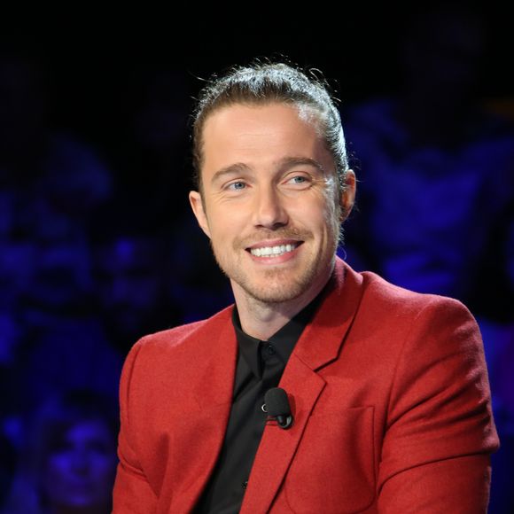 Exclusif - Julien Doré - Enregistrement de l'émission "On n'est pas couché" à la Villa Domergue lors du 70ème Festival International du Film de Cannes le 24 mai 2017. L'émission sera diffusée le 27 mai sur France 2. © Denis Guignebourg/Bestimage