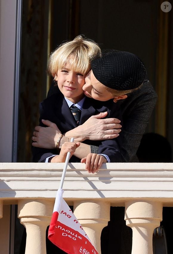 La famille princière de Monaco au balcon du palais, à l'occasion de la Fête Nationale de Monaco, le 19 novembre 2024. © Jacovides-Bebert/Bestimage