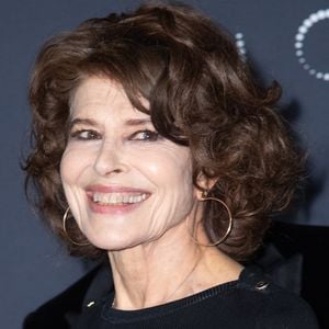 À l’approche de ses 77 ans, Fanny Ardant poursuit sa carrière sur scène tout en restant fidèle à son goût pour les rôles passionnés. 

Fanny Ardant présente au César Révélations 2024 à Paris, France. Photo par Aurore Marechal/ABACAPRESS.COM
