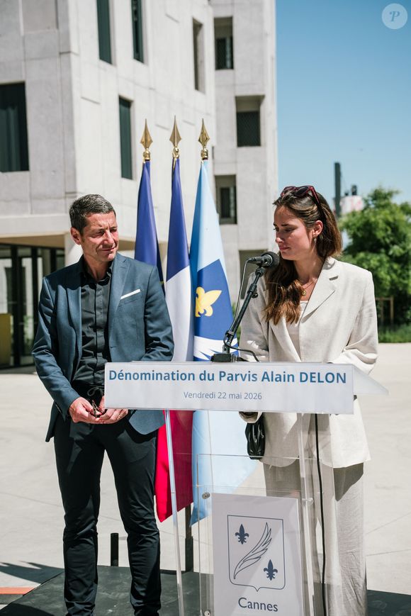 Alors que les enfants Delon étaient invités à l'inauguration du parvis Alain Delon au coeur du Campus Georges Méliès de Cannes, c'est Liv Delon la fille cadette d'Anthony qui est venue en présence du maire de la ville, David Lisnard, à Cannes, France, le 22 mai 2026.  © Sam Delpech/Bestimage