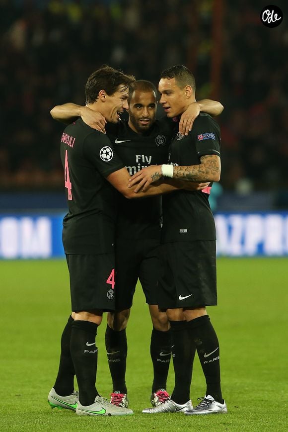 Il souhaite ainsi mettre en lumière "l'humain" qui se cache derrière l'athlète et son succès public.

Lucas Moura, Benjamin Stambouli et Gregory Van Der Wiel - Match de Ligue des Champions PSG - Shakhtar Donetsk au Parc des Princes à Paris (PSG 2 - Shakhtar Donetsk 0), le 8 décembre 2015. © Cyril Moreau/Bestimage