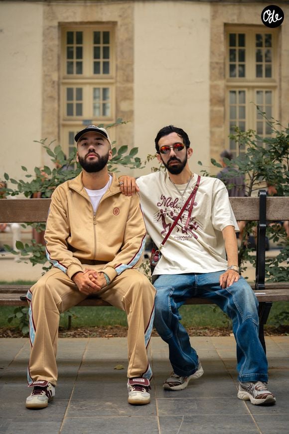 Bigflo et Oli (Florian et Olivio Ordoñez) au Front Row du défilé Drôle de Monsieur de la mode homme Printemps/Été 2026 dans le cadre de la Fashion Week de Paris au 1 rue Clotilde, à Paris, France, le 274 juin 2025. © Florian Lavielle/Bestimage