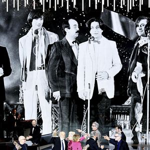 César d'anniversaire pour le Splendid  : Michel Blanc, Josiane Balasko, Thierry Lhermitte, Jonathan Cohen, Christian Clavier, Marie-Anne Chazel, Gérard Jugnot, Marina Foïs, maitresse de cérémonie sur scène lors de la 46ème cérémonie des César à l'Olympia à Paris le 12 mars 2021. ©  Bertrand Guay/ Pool / Bestimage