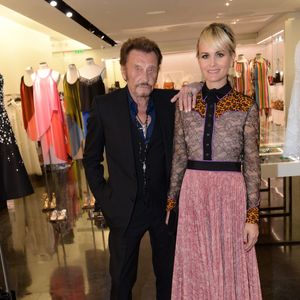 Exclusif - Johnny Hallyday et sa femme Laeticia Hallyday - Le joaillier Aaron Jah Stone et l'artiste Kongo ont présenté une nouvelle collection qui allie Street Art et Joaillerie chez Montaigne Market à Paris le 4 mars 2016. © RACHID BELLAK / BESTIMAGE